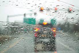 Car_driving_in_the_rain-1